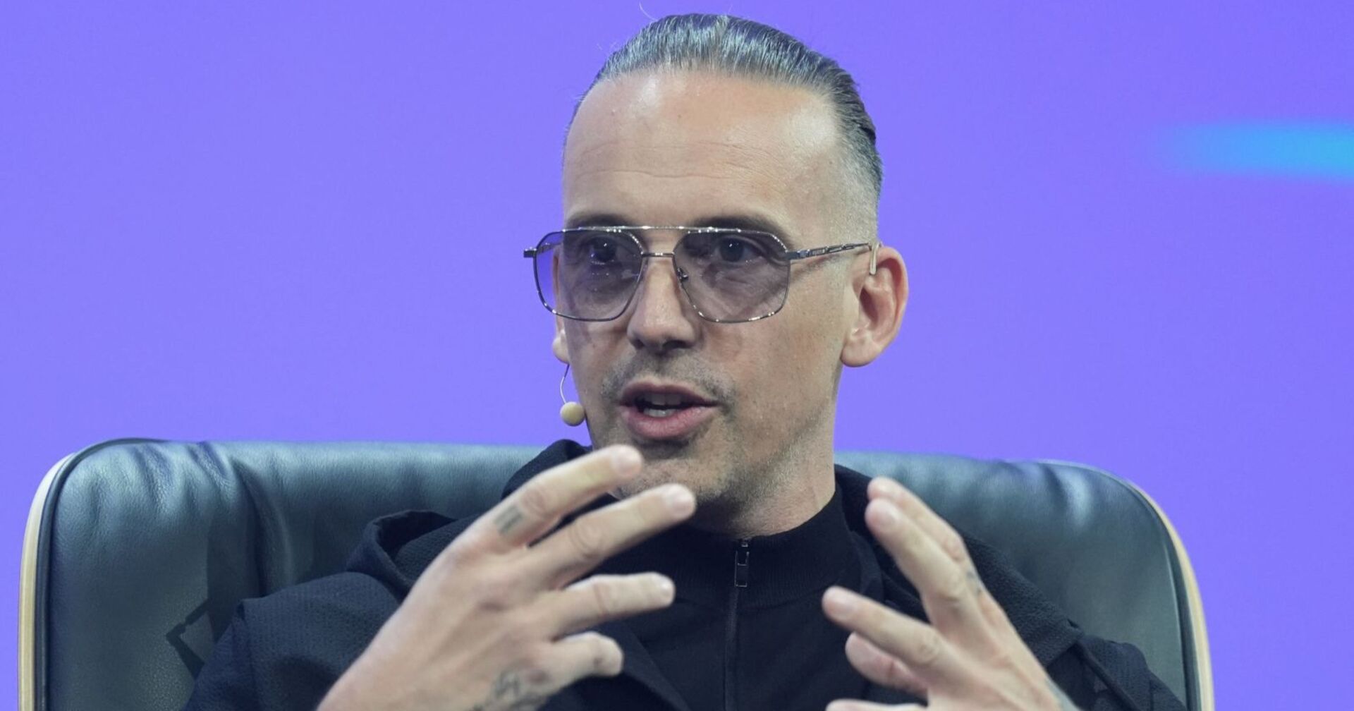 RAF Camora mit Sonnenbrille