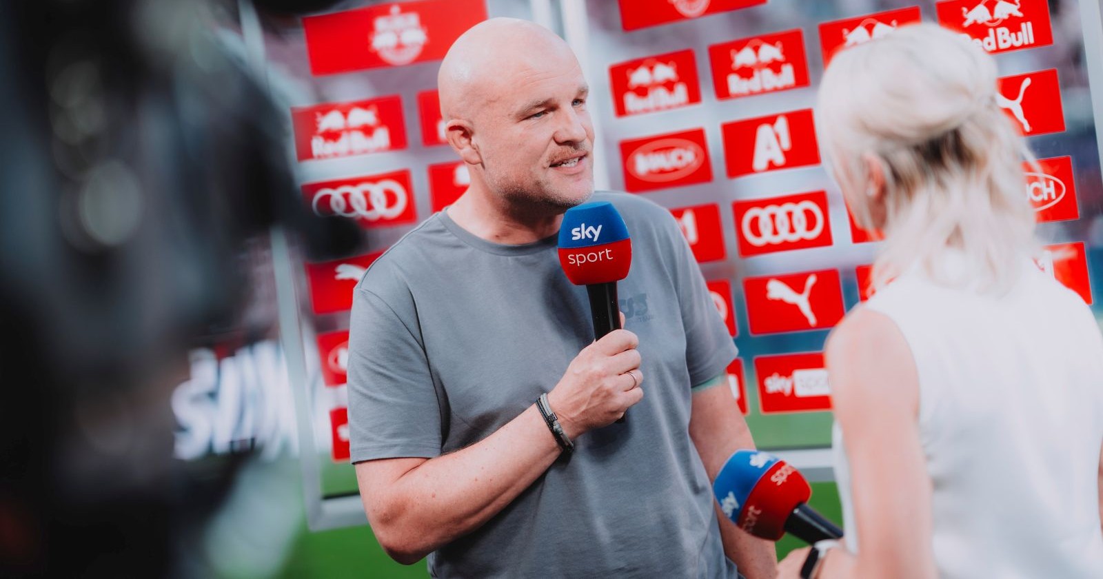 Salzburgs Sportchef Rouven Schröder in der Red Bull Arena bei Pay-TV-Sender Sky