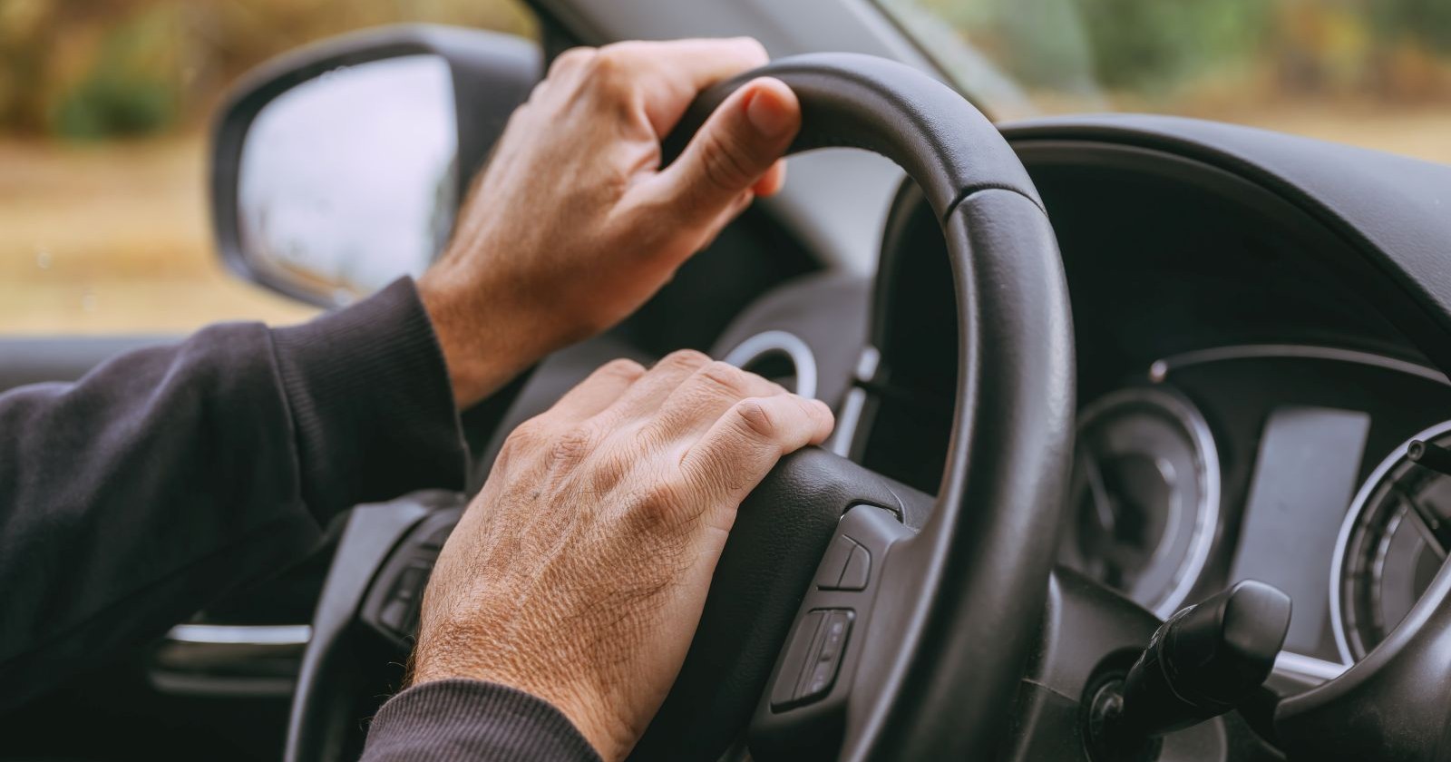 Ein hupender Autofahrer