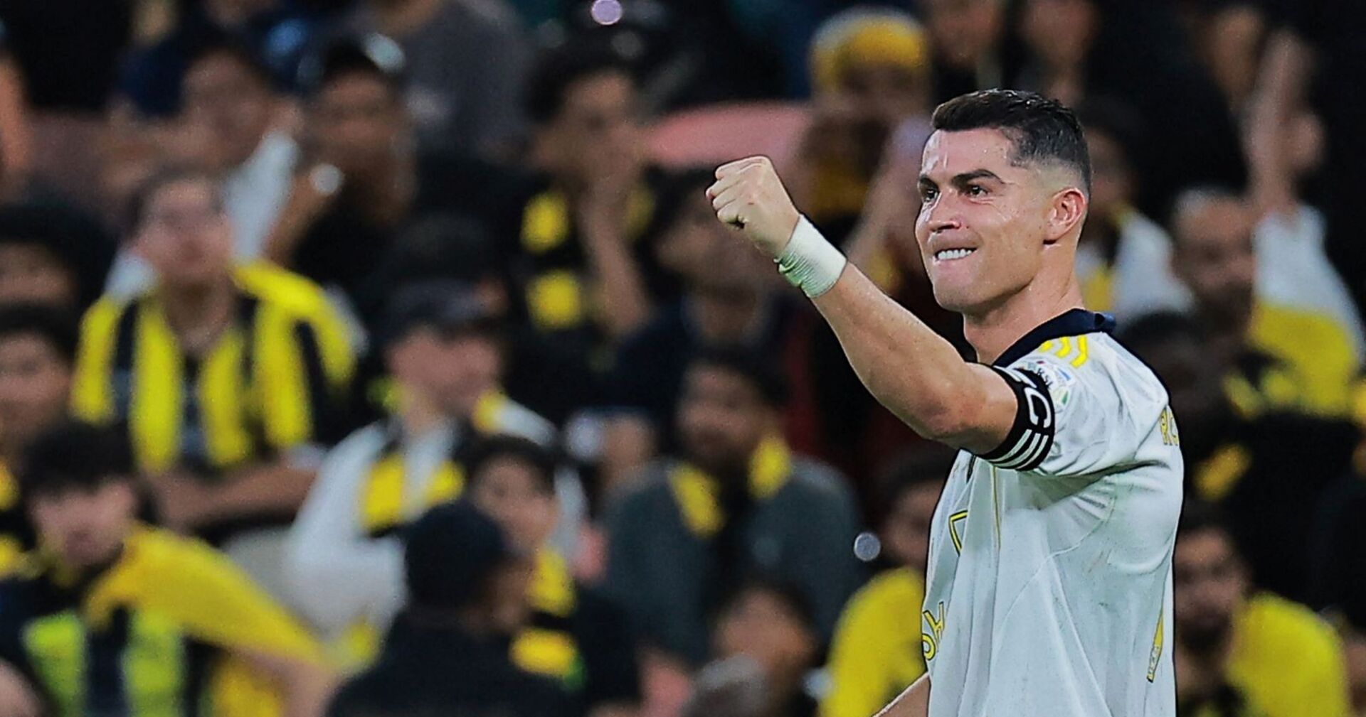 Trump lobt Ronaldo und postet ein KI-Video ihres Treffens.