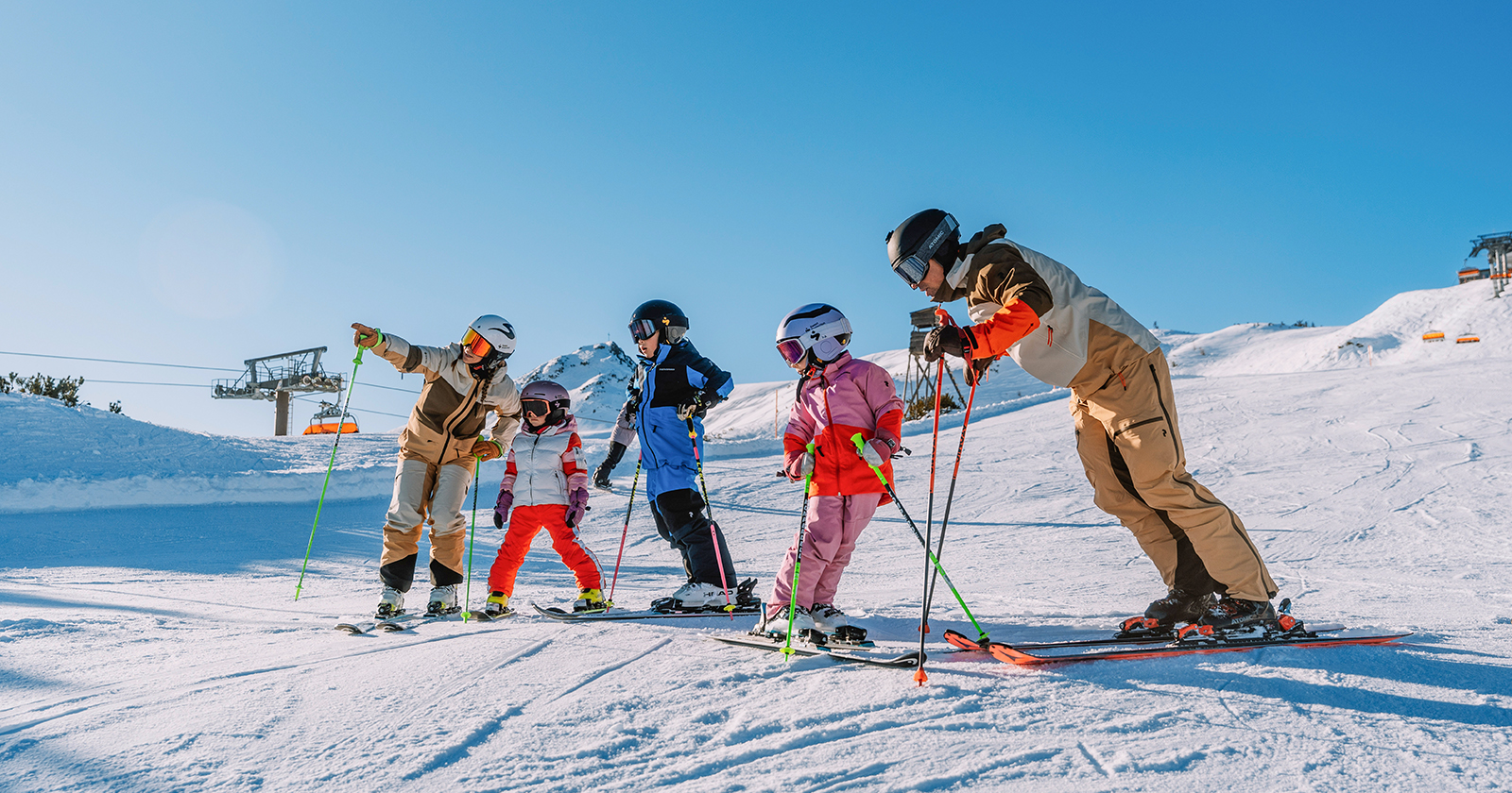 Familie beim Skifahren | Credit: Flachau Tourismus/Markus Kohlmayr