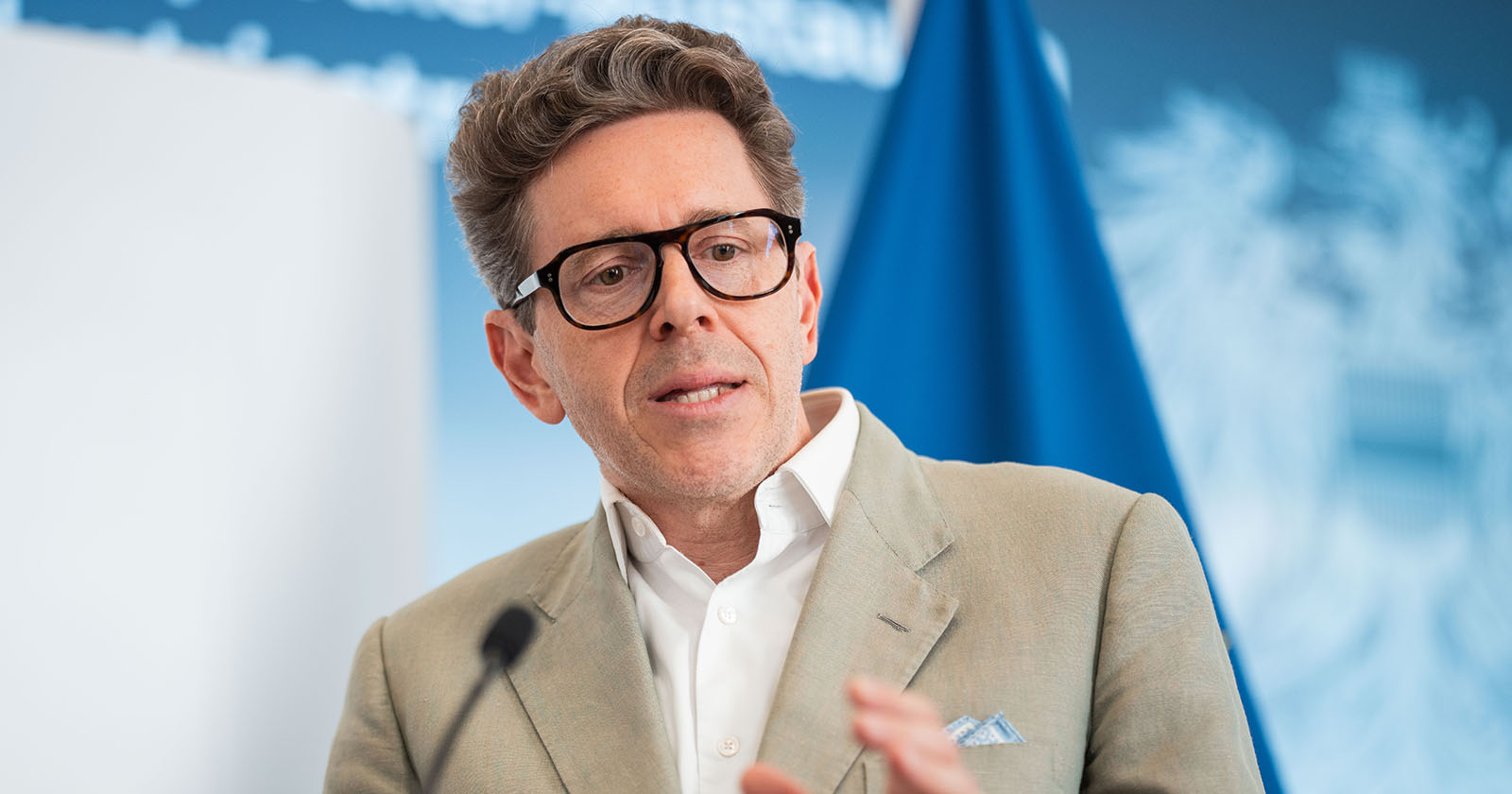 Wirtschaftskammer-Präsident Harald Mahrer im Rahmen eines Doorsteps vor der Sitzung zur Industriestrategie im Wirtschaftsministerium in Wien