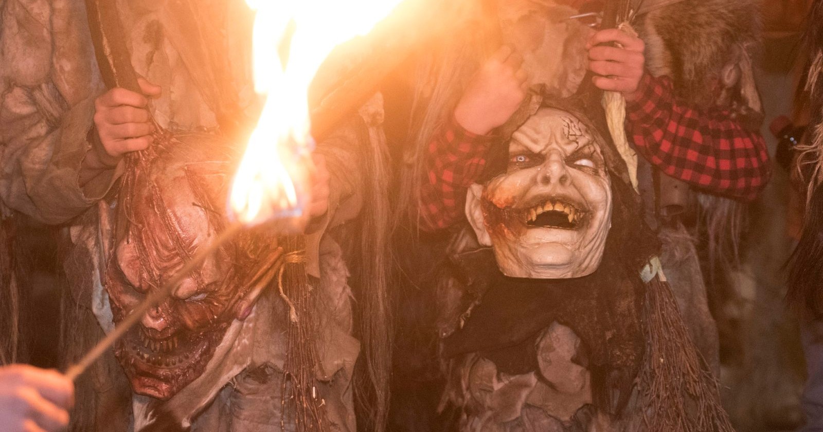 Perchten während eines Krampuslaufes in Österreich