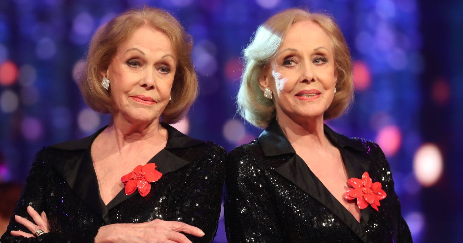 Alice und Ellen Kessler mit schwarzem Sakko.