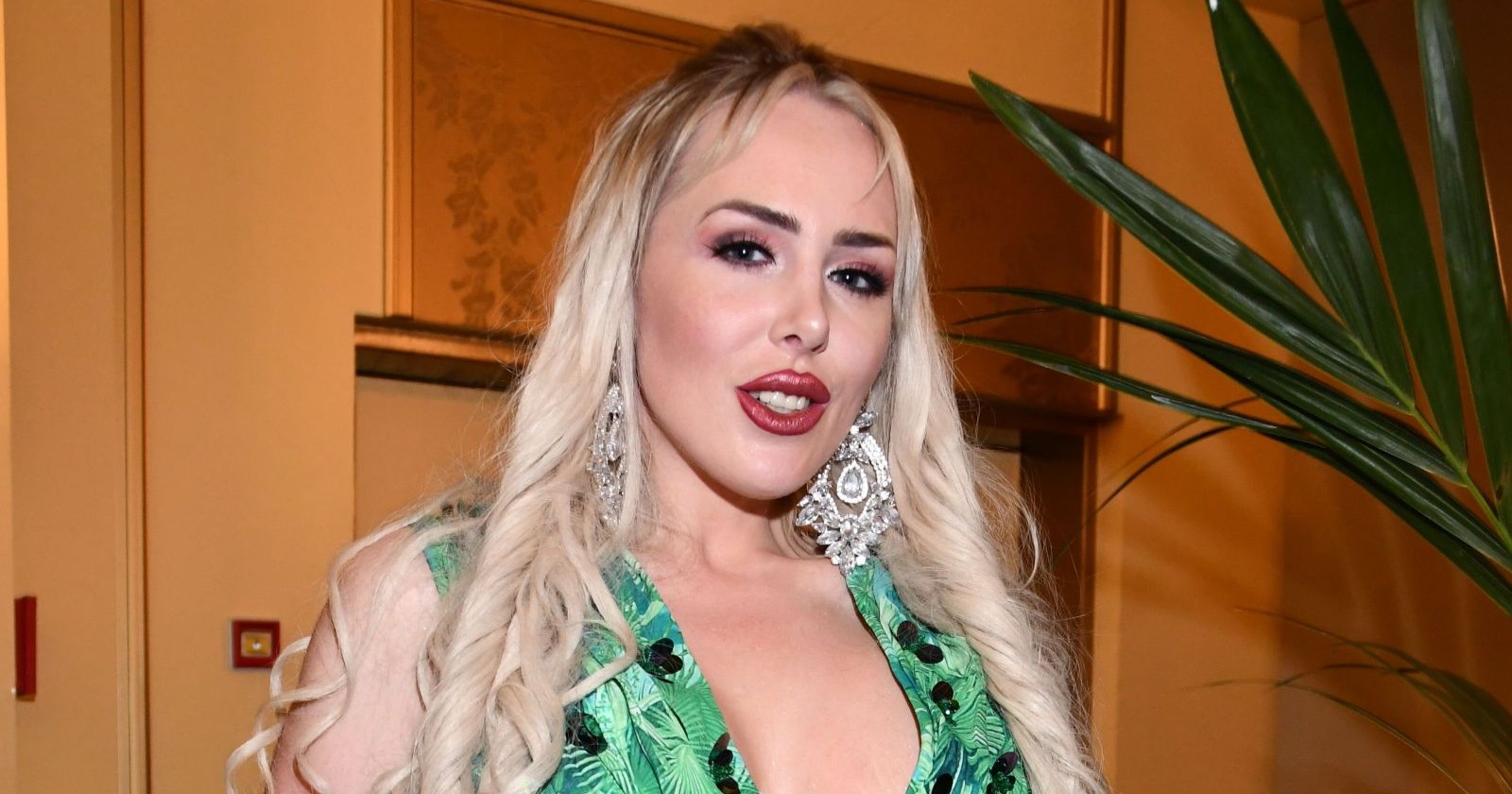 Lydia Kelovitz mit einem grünen Kleid