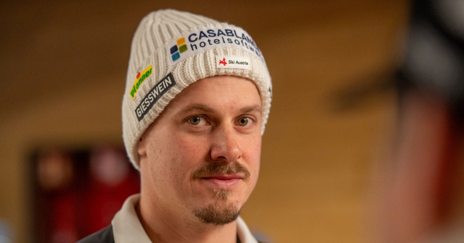 Manuel Feller während einer Pressekonferenz