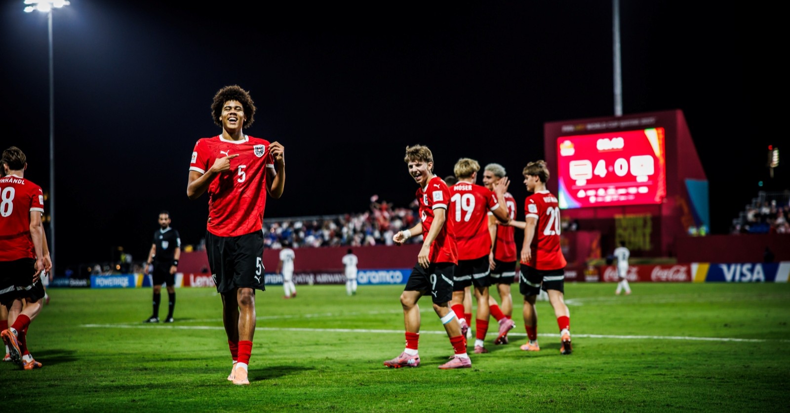 Österreich bleibt bei der U17-WM ungeschlagen und gewinnt auch das Topduell gegen England klar.