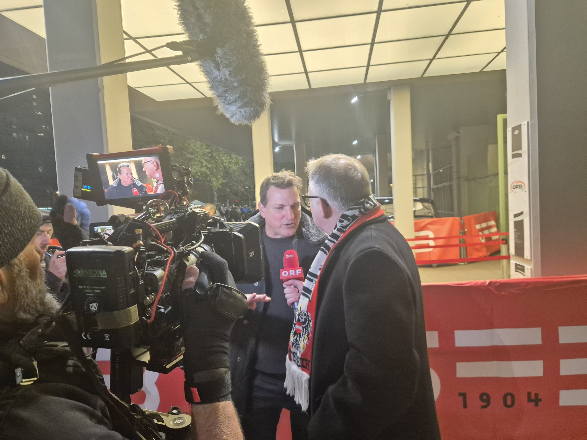 Andreas Herzog und Peter Klien vor dem VIP-Bereich des Ernst-Happel-Stadions