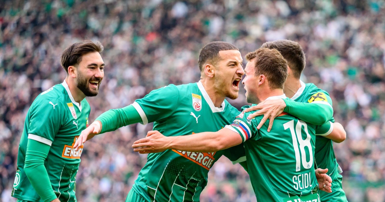 Spieler des SK Rapid Wien beim Torjubel