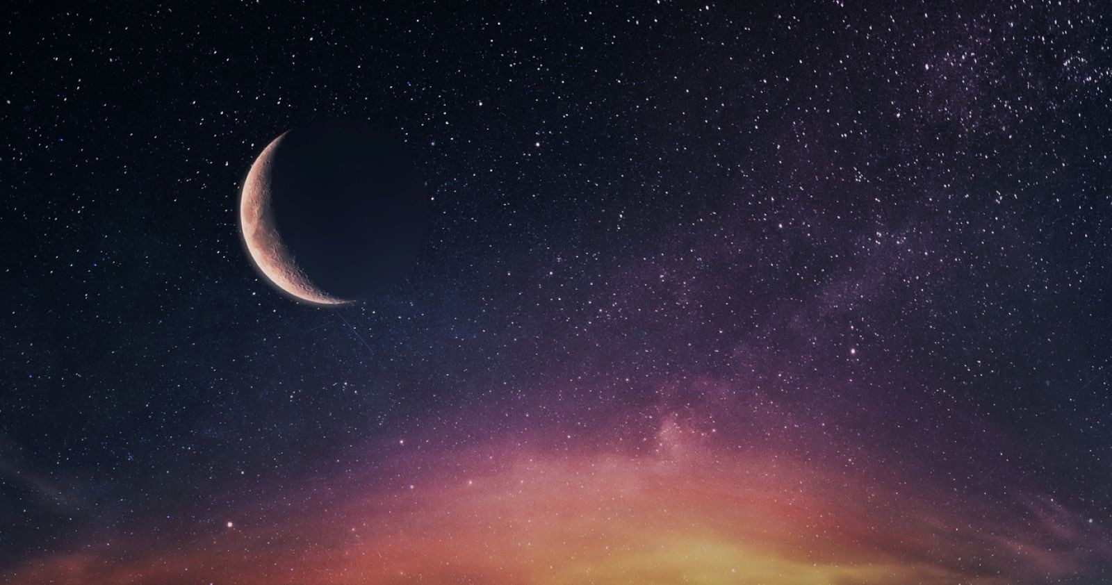 Neumond im Sternzeichen Skorpion über einem farbig schimmernden Nachthimmel mit leuchtenden Sternen.