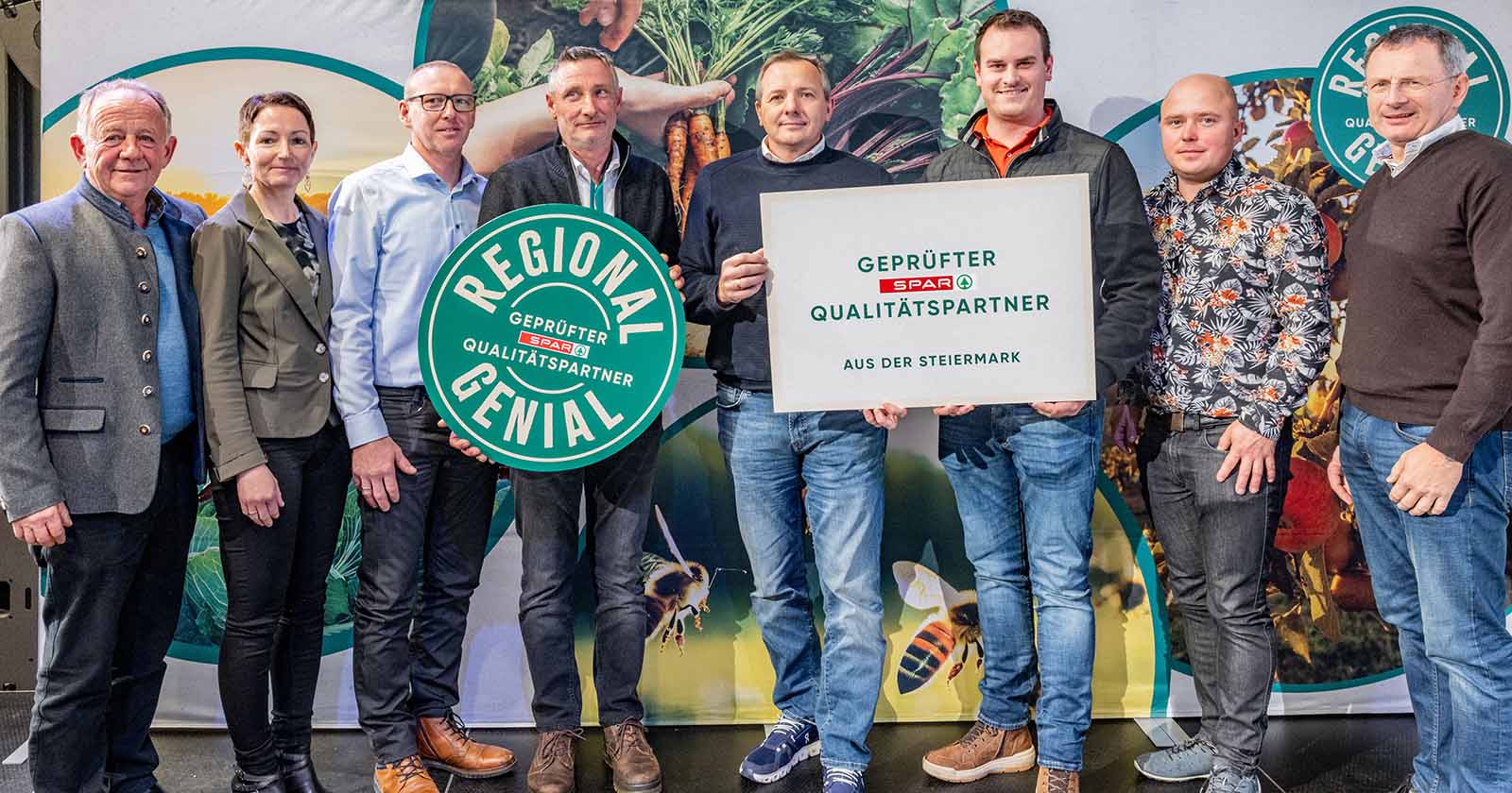 Steirische Landwirt:innen, die im Rahmen der Obst- und Gemüseprämie von SPAR ausgezeichnet wurden