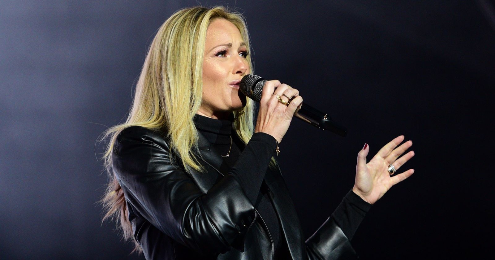 Helene Fischer mit Lederjacke