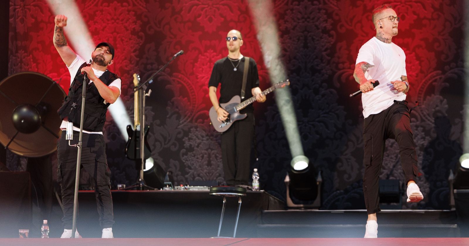 Sänger Christopher Seiler und Sänger Bernhard Speer der Band "Seiler &amp; Speer" am Samstag, 19. Juli 2025, während einem Konzert im Ernst-Happel-Stadion in Wien