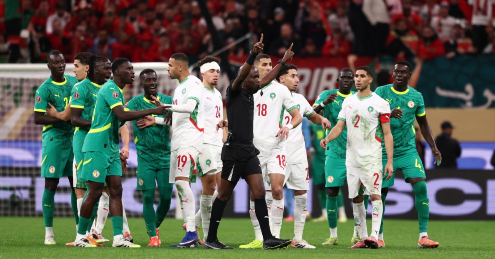 Spieler von Senegal und Marokko im Finale.