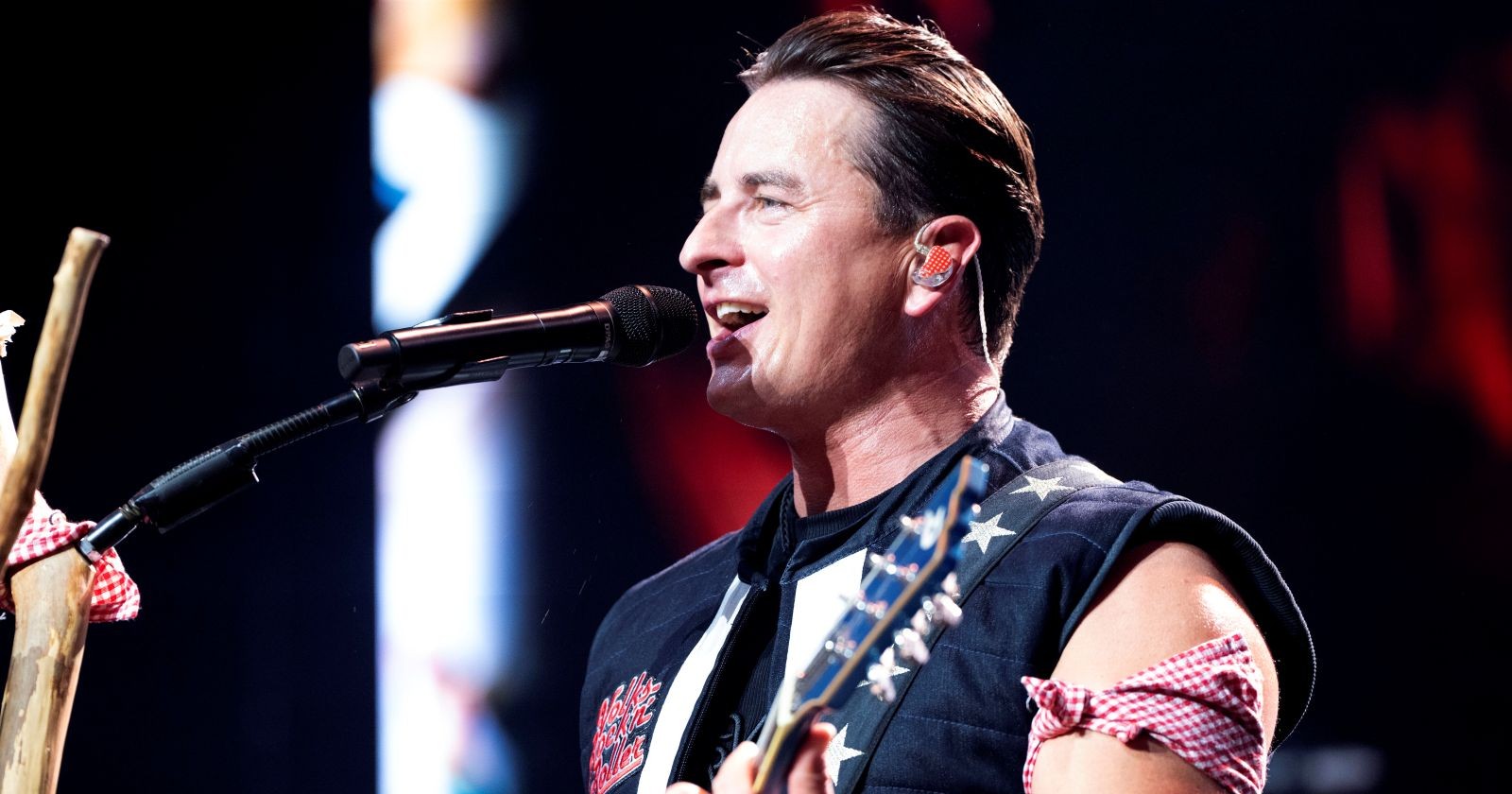 Andreas Gabalier  mit Mikrophon