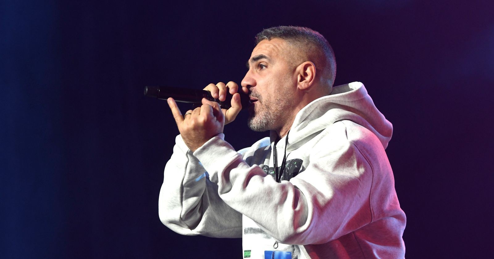 Rapper Bushido auf einer Bühne in Hannover während eines Konzerts in Hannover