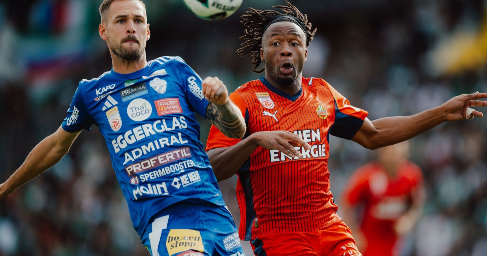 Lukas Spendlhofer (Hartberg) und Claudy Mbuyi Kabamba (Rapid) am 31.8.2025