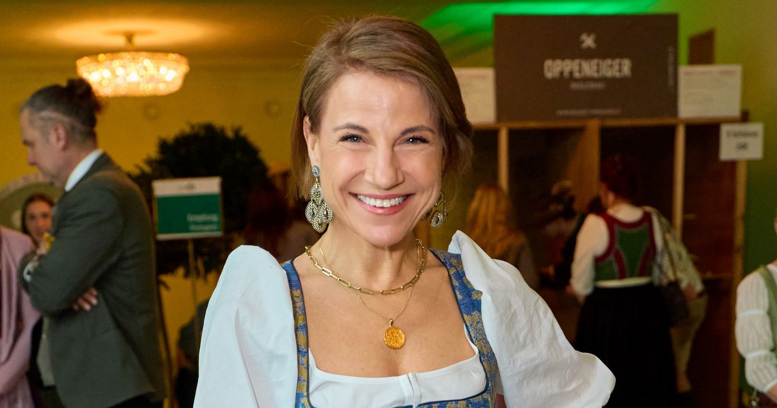 Kristina Sprenger / Kristina Sprenger hat auf dem Jägerball Markus Friesacher geküsst