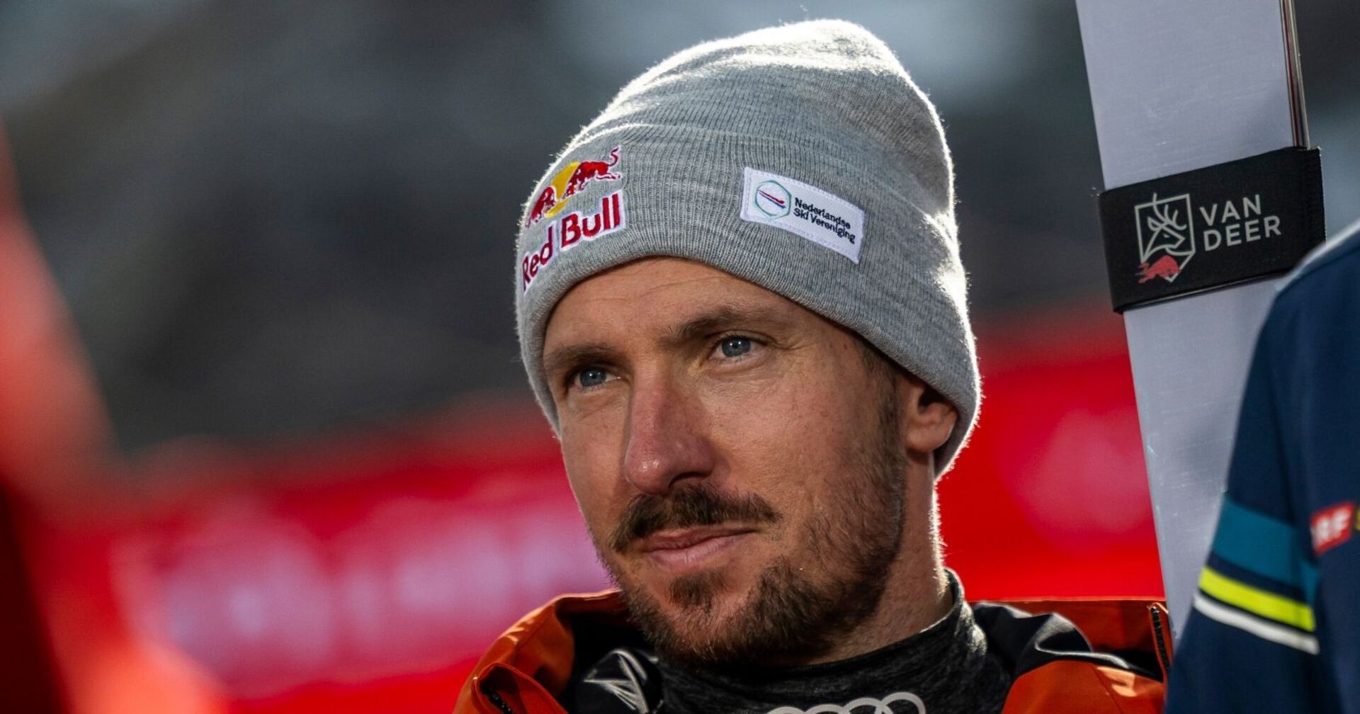 Marcel Hirscher mit Skiern seines Herstellers Van-Deer-Ski in Sölden