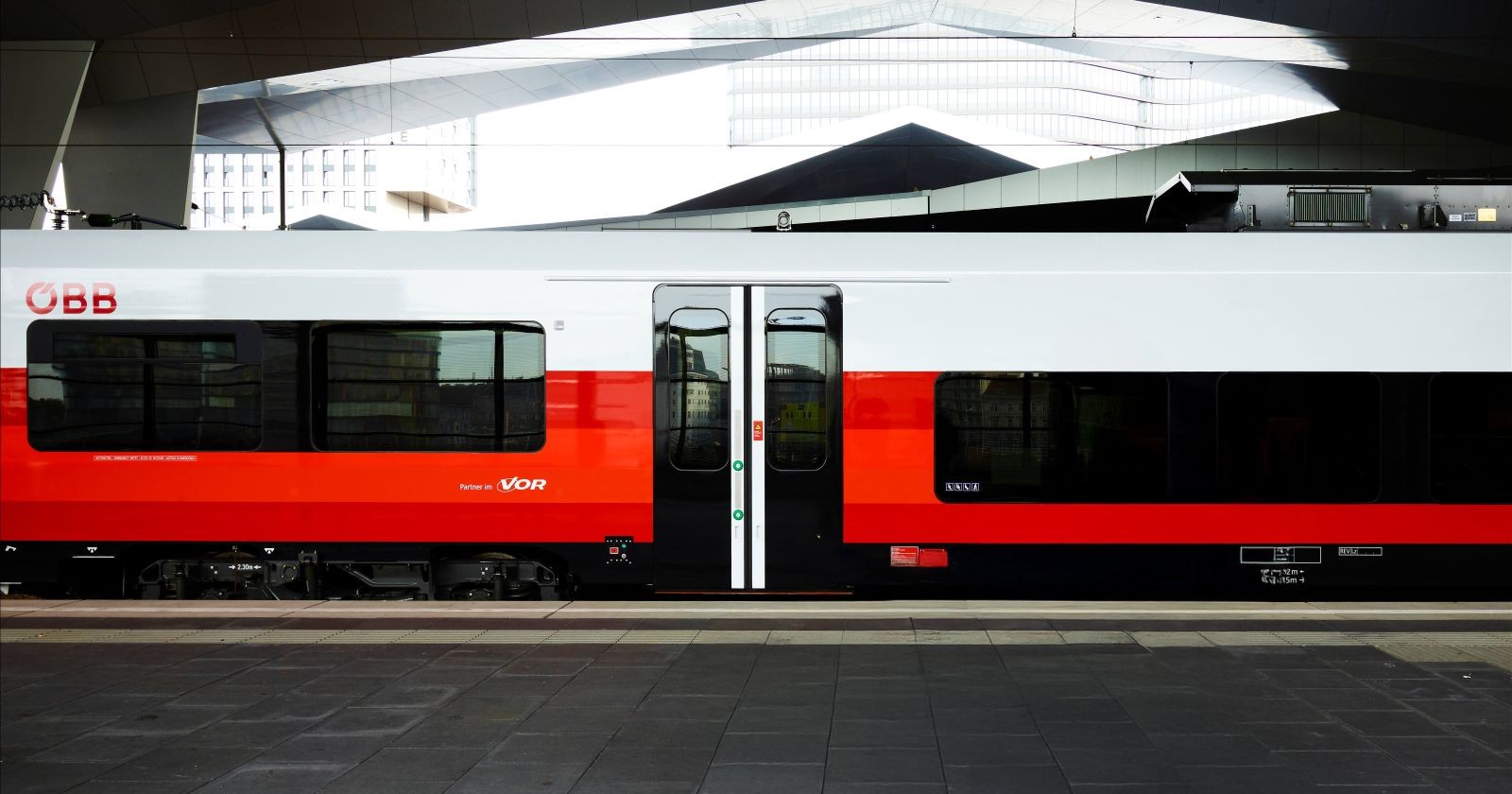 Sanierungs- und Erhaltungsarbeiten zwischen Aspern Nord und Wien Hbf führen zu Einschränkungen, im Bild ist eine Cityjet-Garnitur am HBF zu sehen