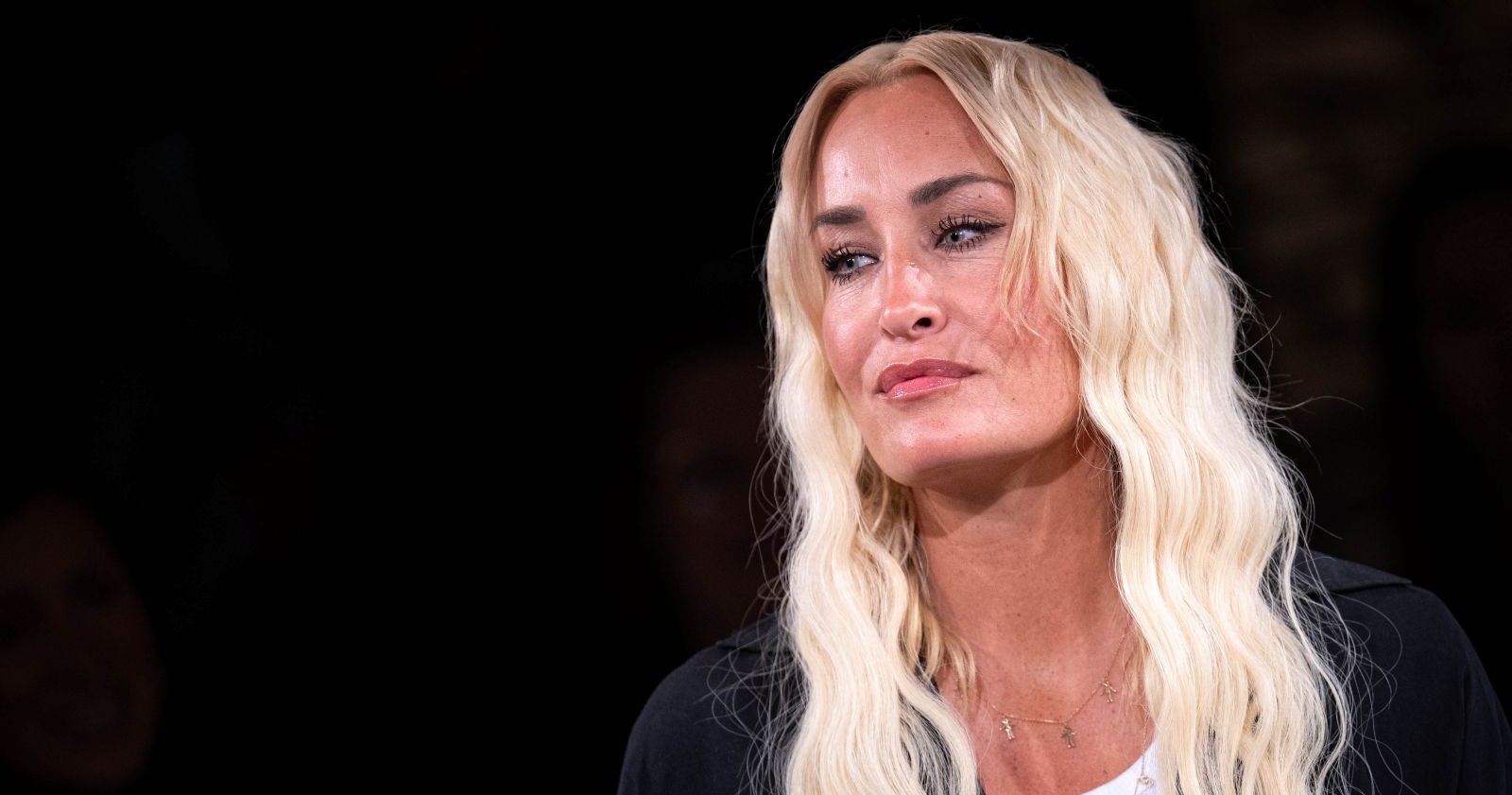 Sarah Connor sieht nachdenklich aus.