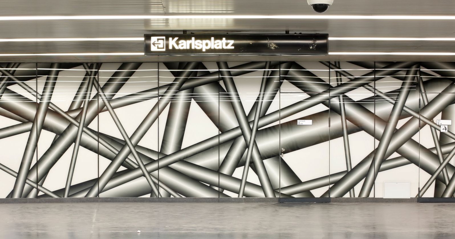 Das von Peter Kogler künstlerisch gestaltete Zwischengeschoß in der U-Bahn-Station Karlsplatz