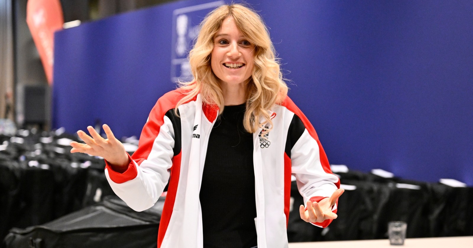 Anna Gasser bei der Einkleidung vor den olympischen Spielen.