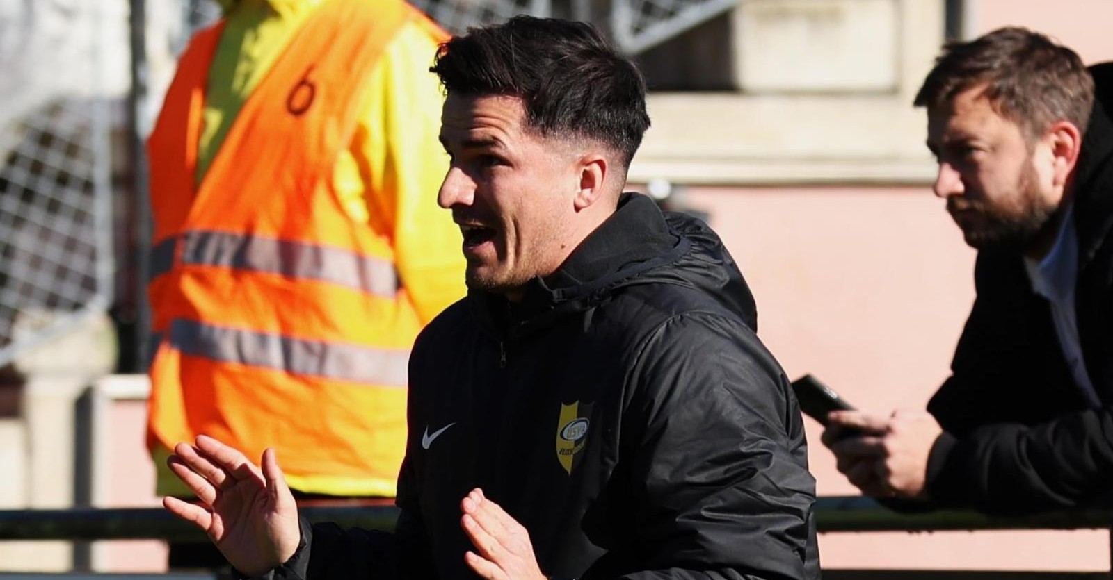 Christopher Ruprecht auf der Trainerbank.