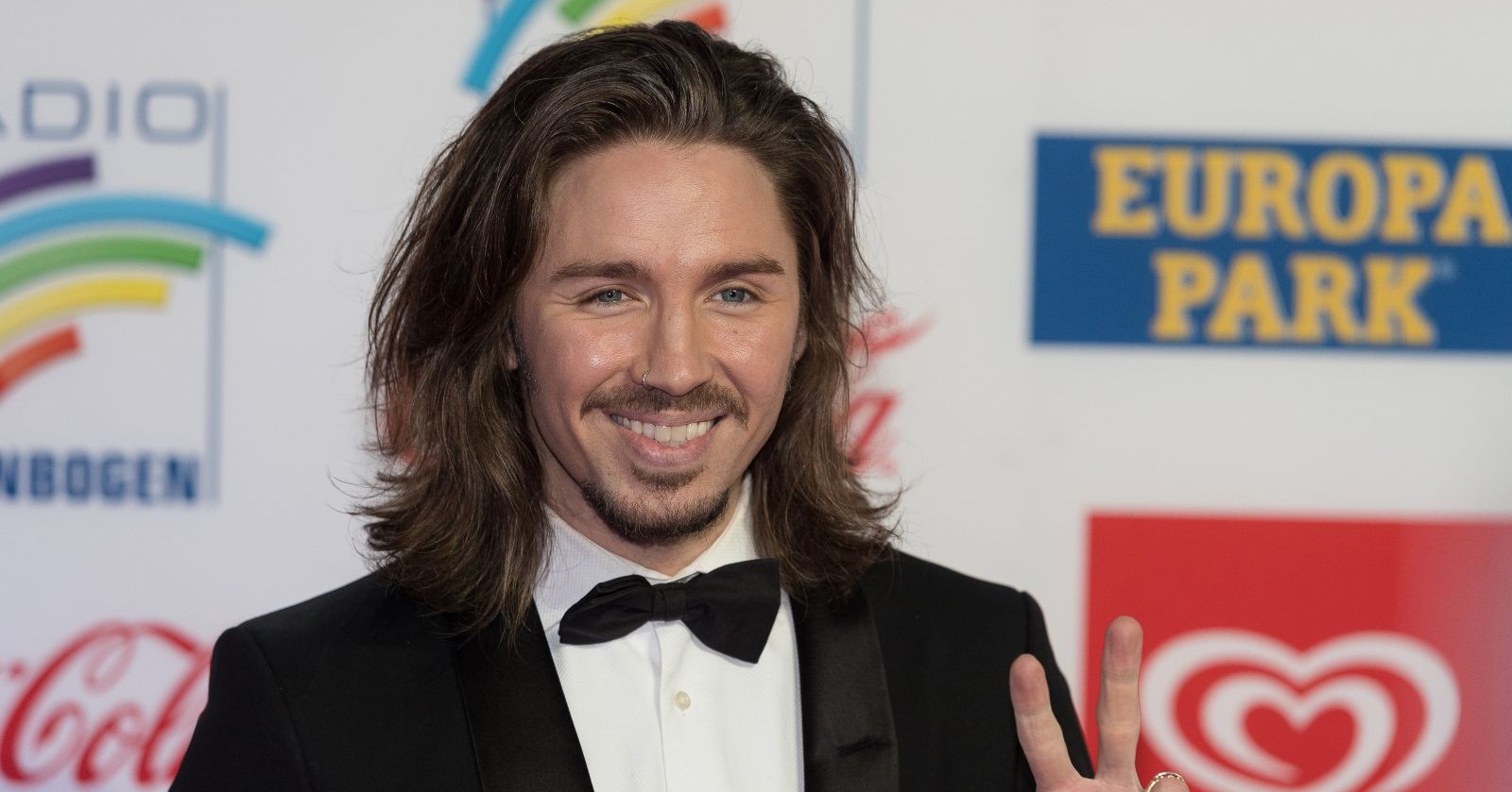 Gil Ofarim hat das Dschungelcamp gewonnen/ Gil Ofarim lächelt