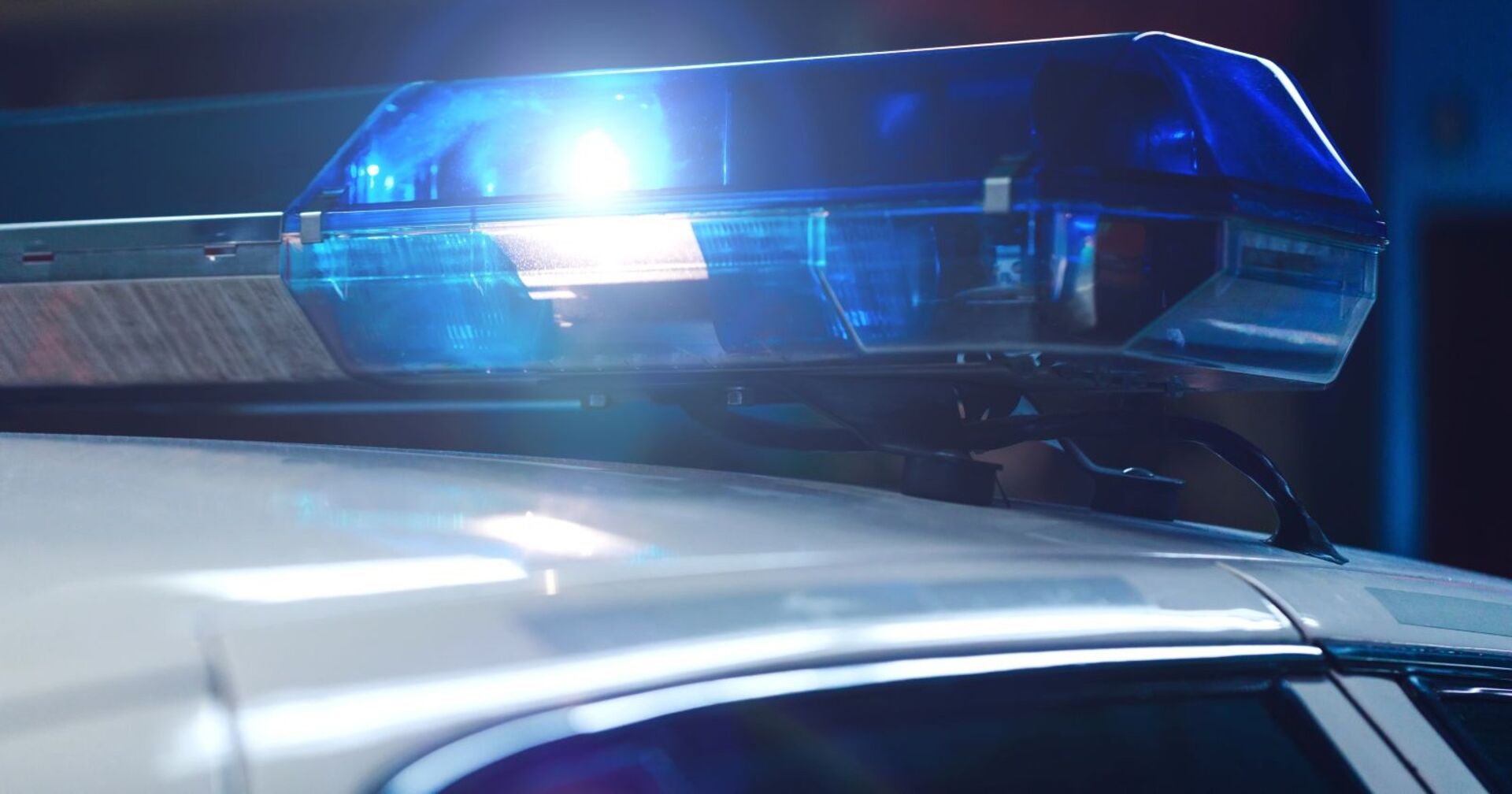 Ansicht einer leuchtenden Sirene eines österreichischen Polizeiwagens