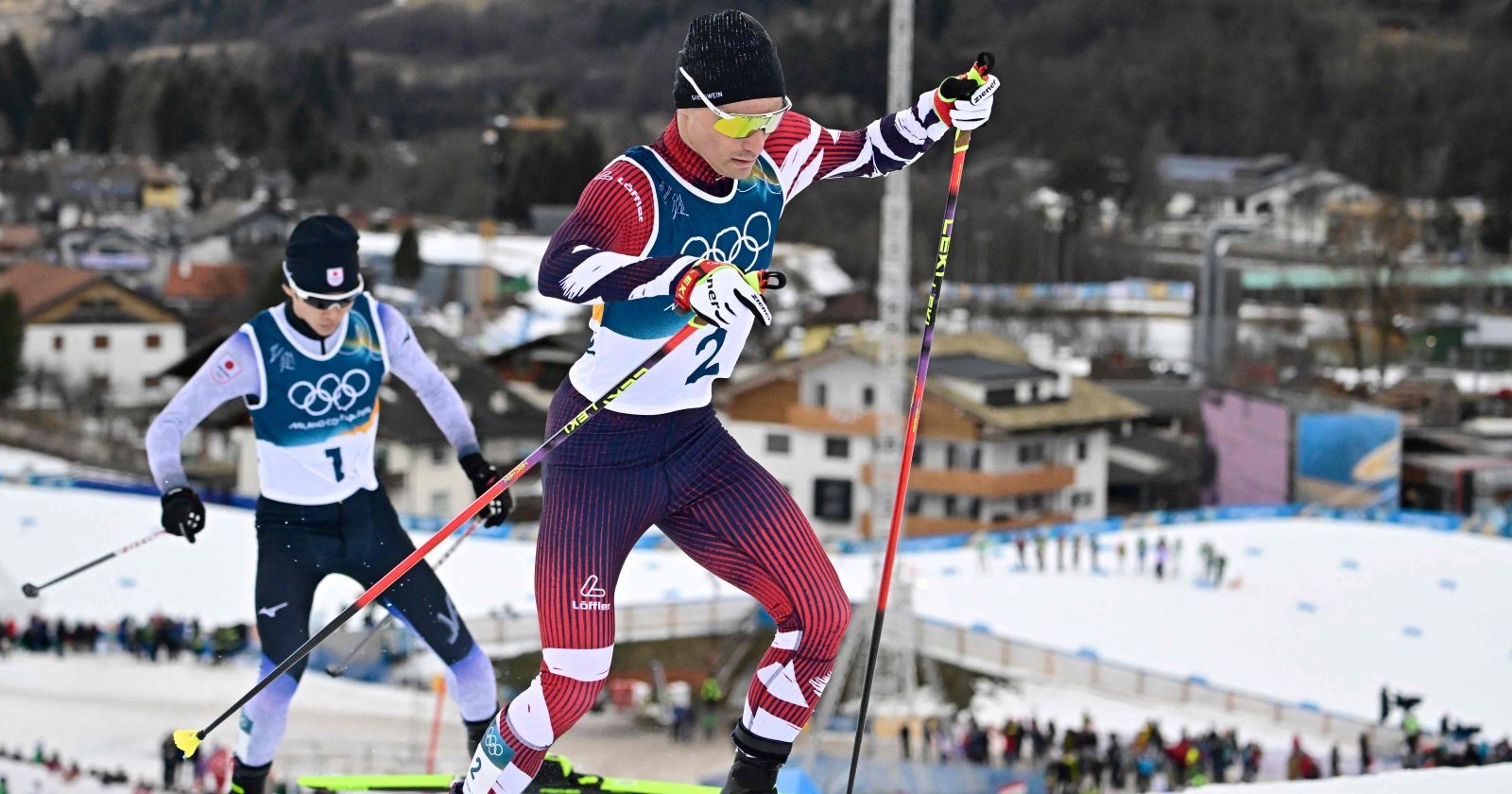 Johannes Lamparter beim 10-Kilometer-Langlauf der Nordischen Kombination bei Olympia 2026 in Val di Fiemme, auf dem Weg zu seiner zweiten Silbermedaille.
