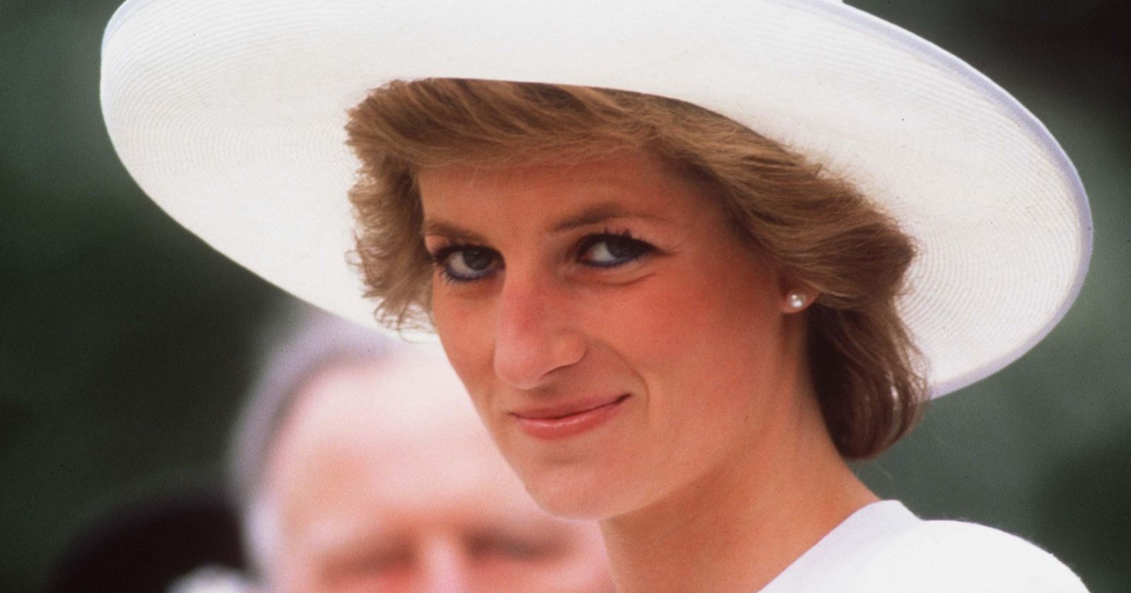 Prinzessin Dianas Nichten kommen zum Opernball/ Prinzessin Diana mit weißem Hut