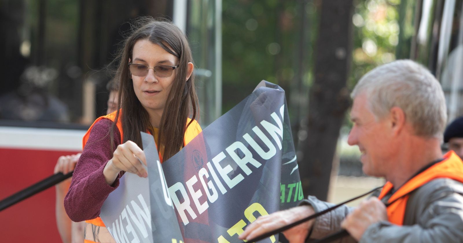 Klimaaktivistin Martha Krumpeck während eines Protests der Letzten Generation