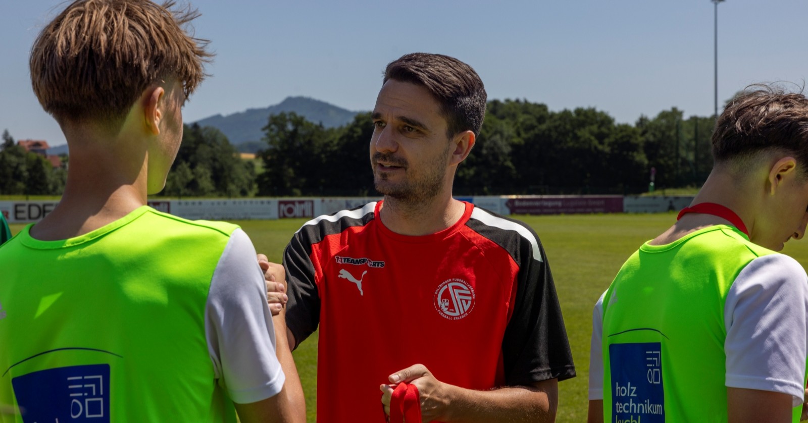 Lukas Fabi bei einer Siegerehrung.