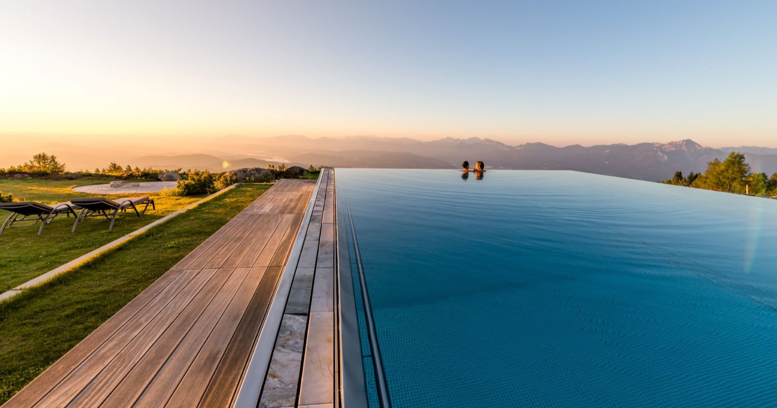 Pool des Mountain Resort Feuerberg, welches Opfer von Pishing-Mails wurde