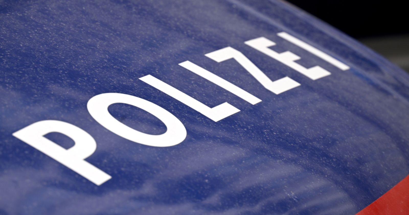 Motorhaube eines Polizeiwagens
