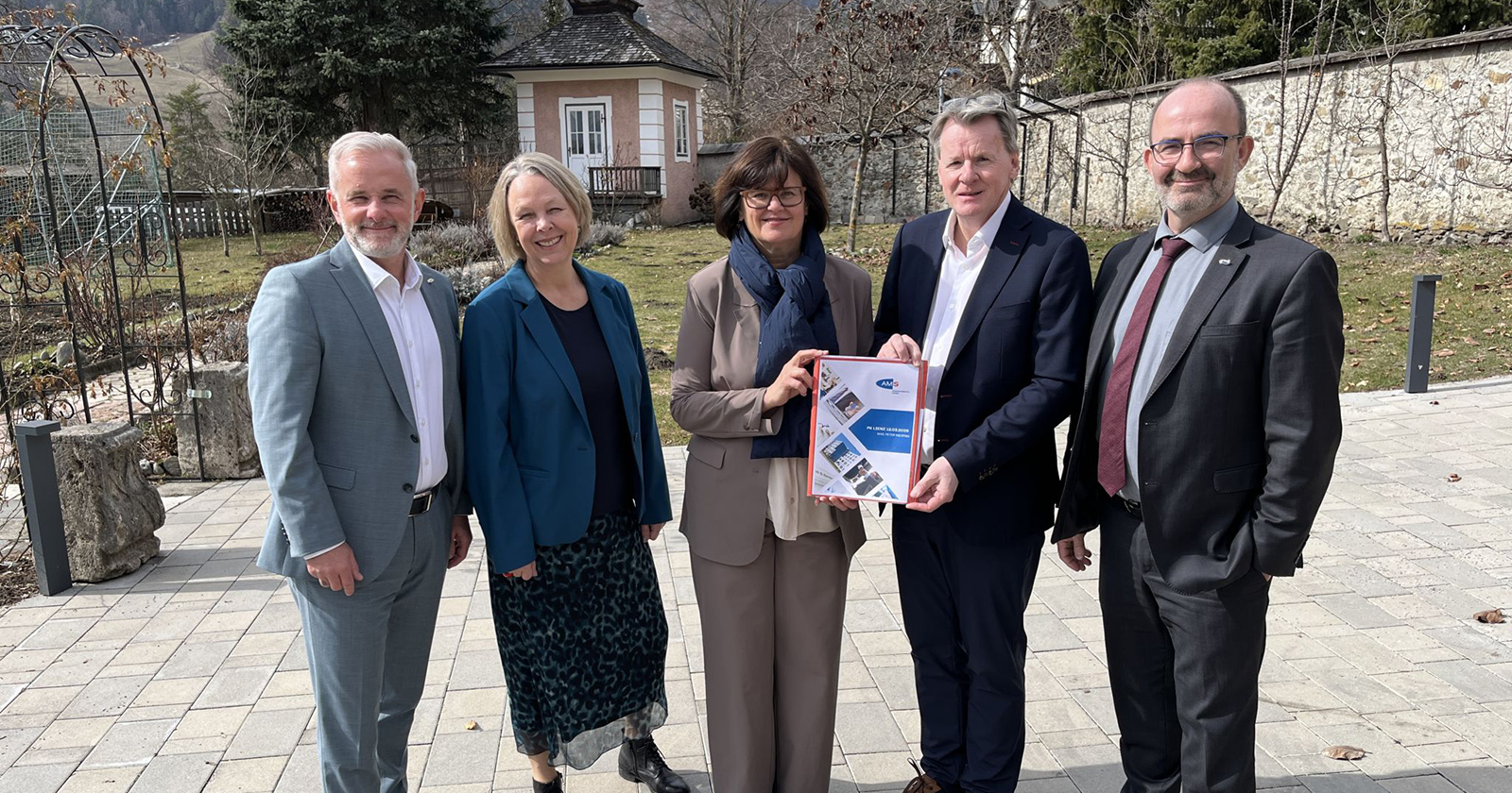 Gruppenbild von Mitarbeitenden des AMS Kärnten | Credit: AMS Kärnten