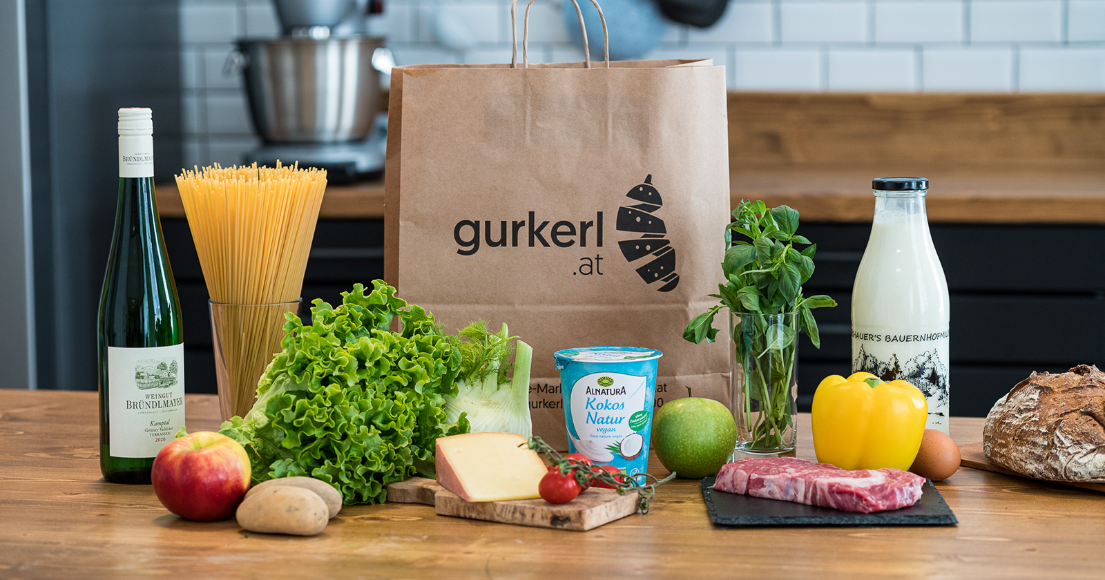 Einkaufstasche aus Papier mit Produkten | Credit: Gurkerl.at