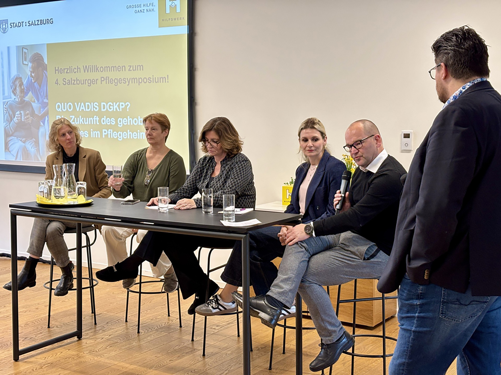 Diskussionsteilnehmerinnen und -teilnehmer | Credit: Hilfswerk Salzburg