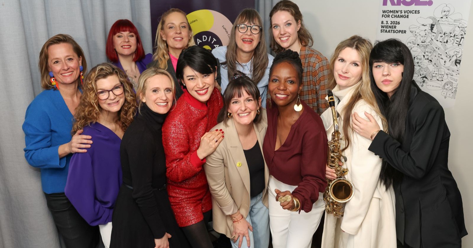 Gruppenbild von rund 12 Frauen