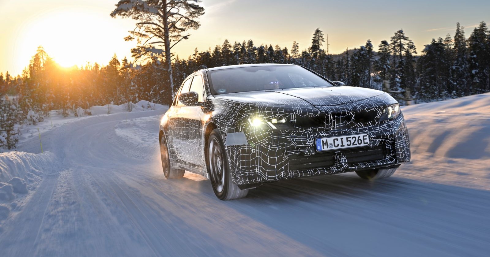 Die Frontansicht des neuen BMW i3 mit dem durchgehenden Nieren-Design der Neuen Klasse