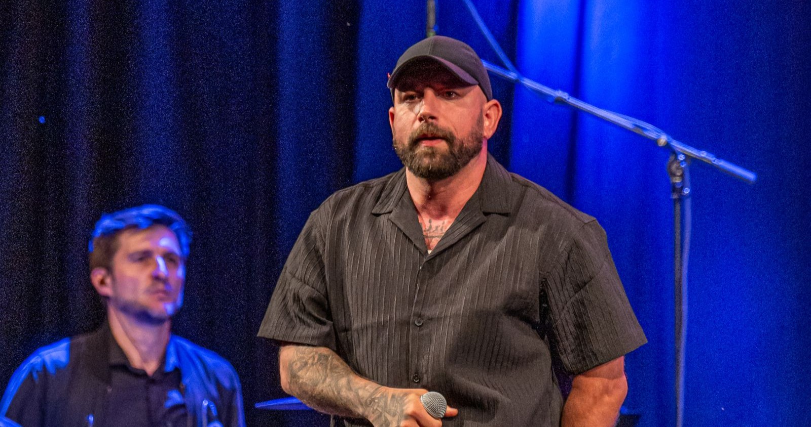 Christopher Seiler auf der Bühne.