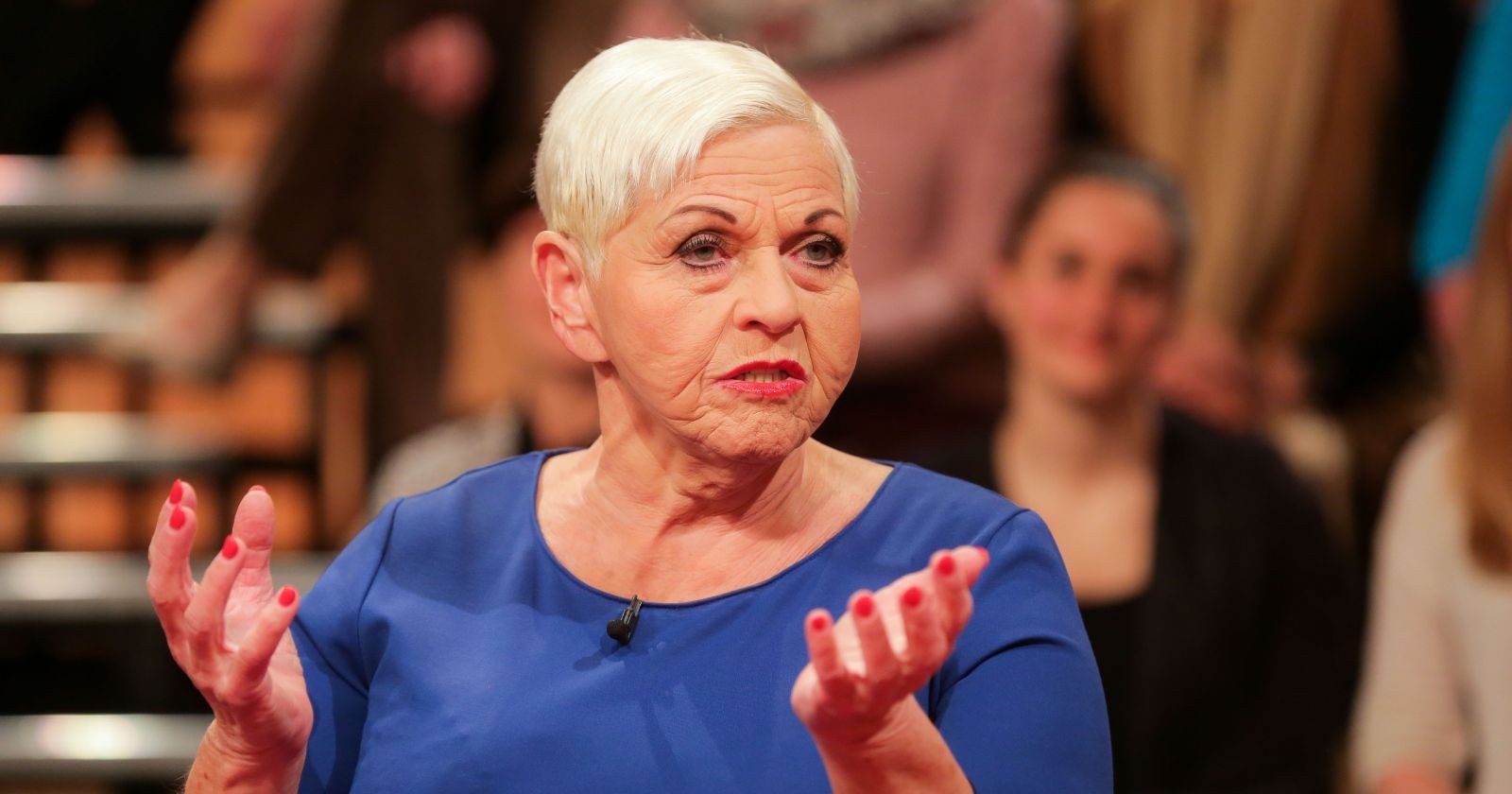 Jazz Gitti im ORF-Studio bei einem TV-Auftritt, spricht offen über ihren 80. Geburtstag und ihre neue Single über Abschied