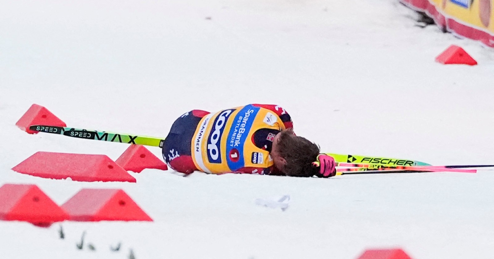 Johannes Hösflot Kläbo stürzte im Sprint-Halbfinale in Drammen schwer.
