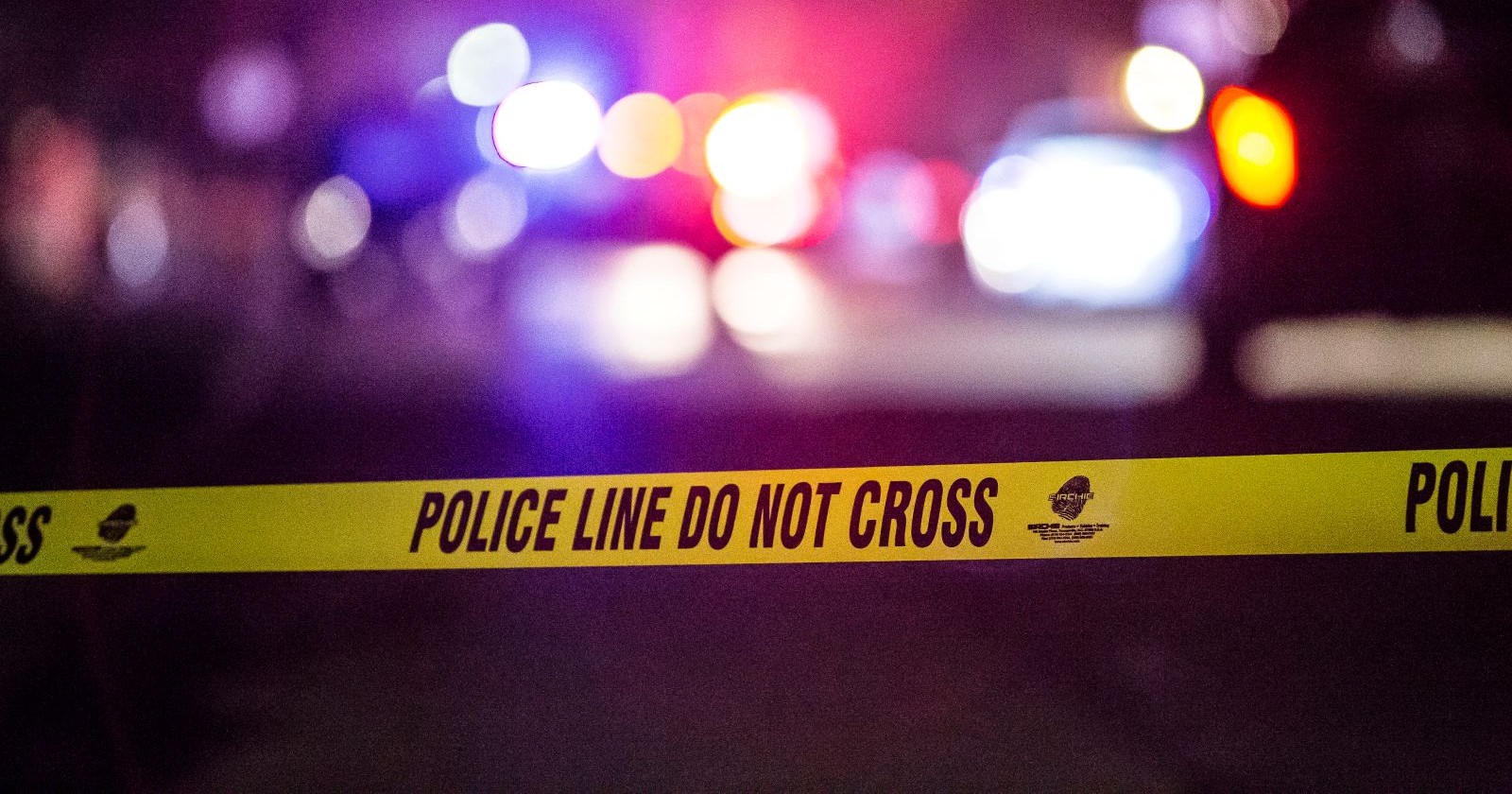 Absperrband der Polizei als Themenbild für einen Tatort in Cleveland, Ohio, an dem zwei Koffer mit Leichen von Mädchen gefunden wurden