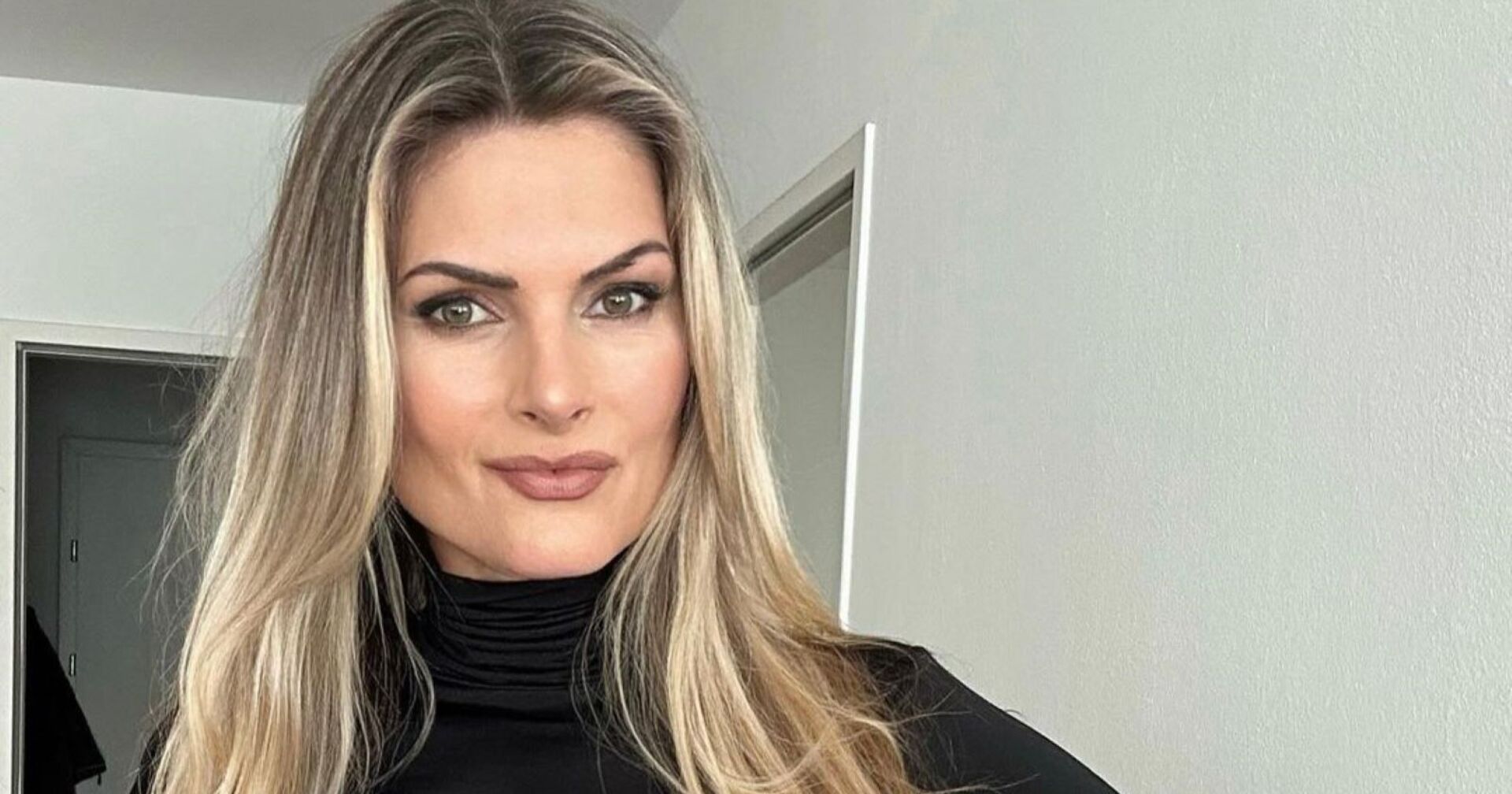 Martina Kaiser posiert für ein Selfie auf Instagram und kündigt ihre neue Single „Good Love“ an