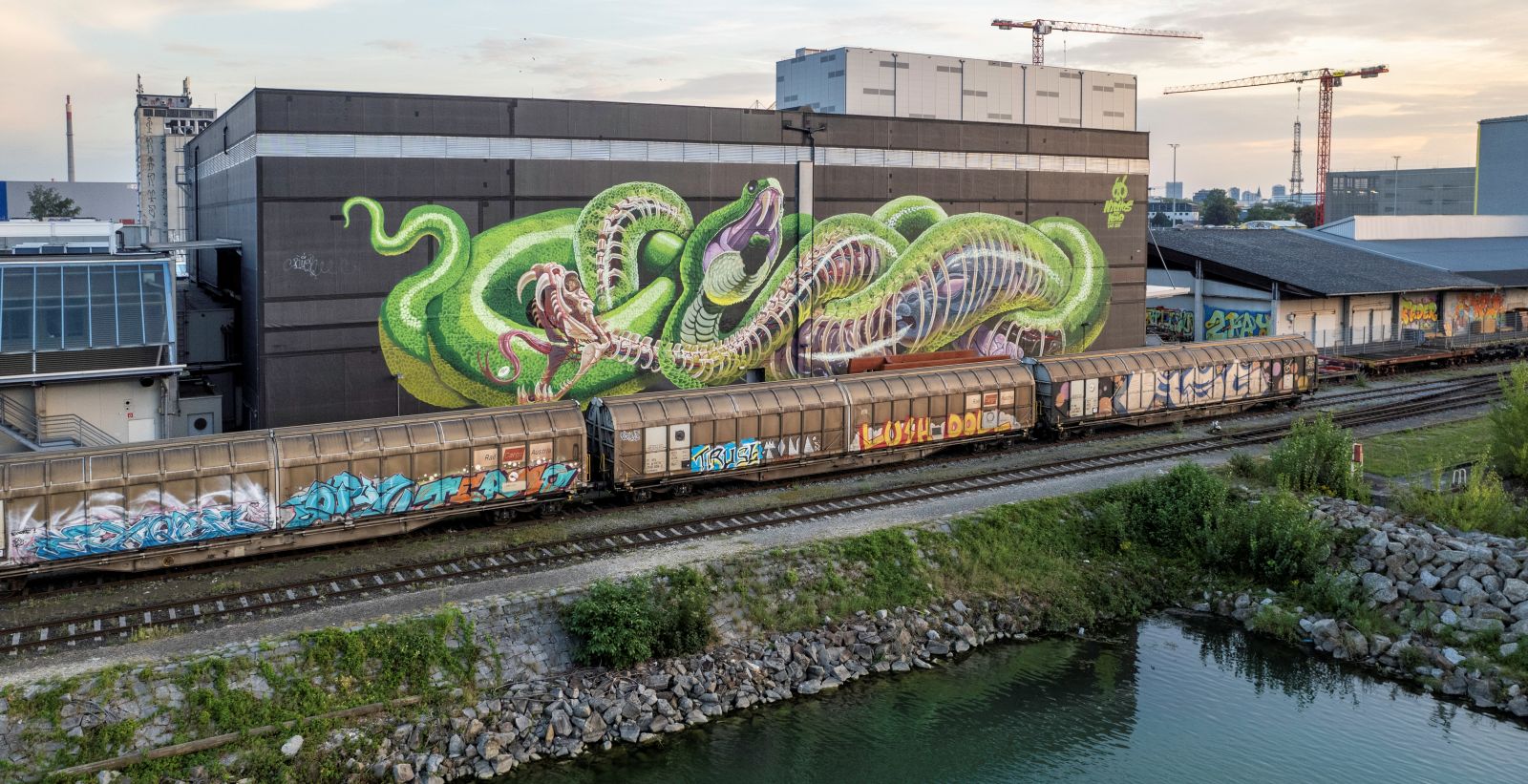 Ein großes Kunstwerk im Mural Harbor.