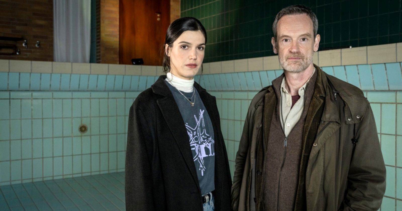 Sophia Burtscher als neue Kommissarin Leo Sturm im Tatort Dortmund neben Jörg Hartmann als Peter Faber.