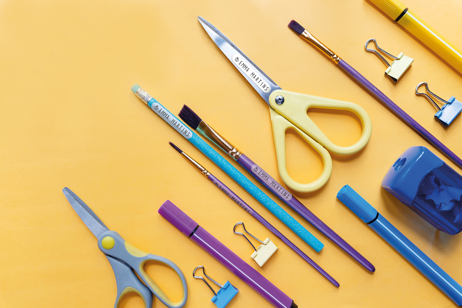 Bunte Büroartikel | Credit: Colop