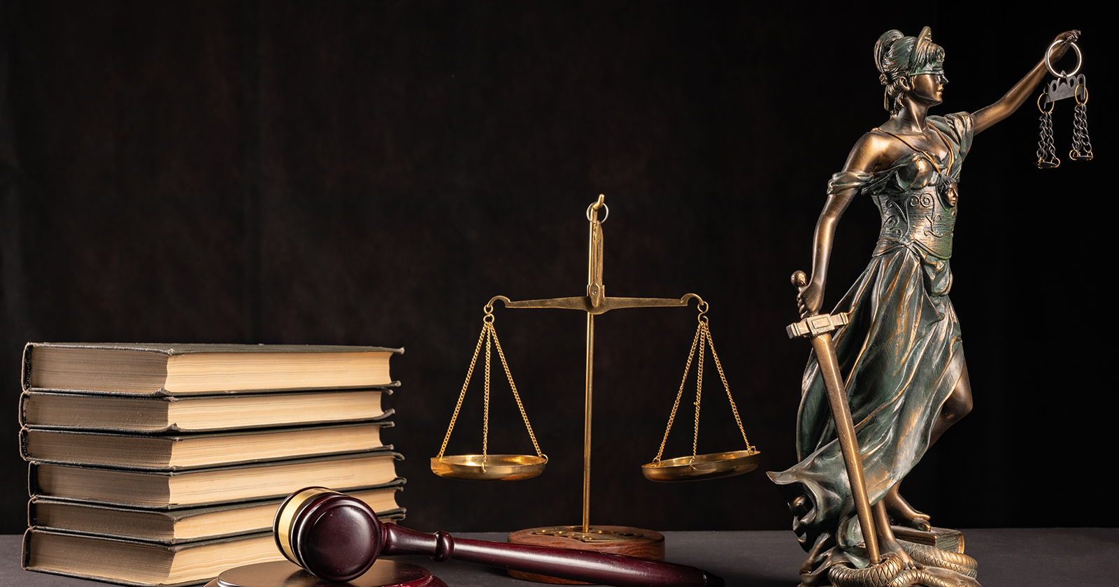 Symbole für Hüter des Gesetzes | Credit: Shutterstock/Tattoboo